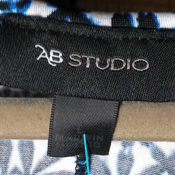AB Studio Blue Tile Motif Top - Picture 2 of 2
